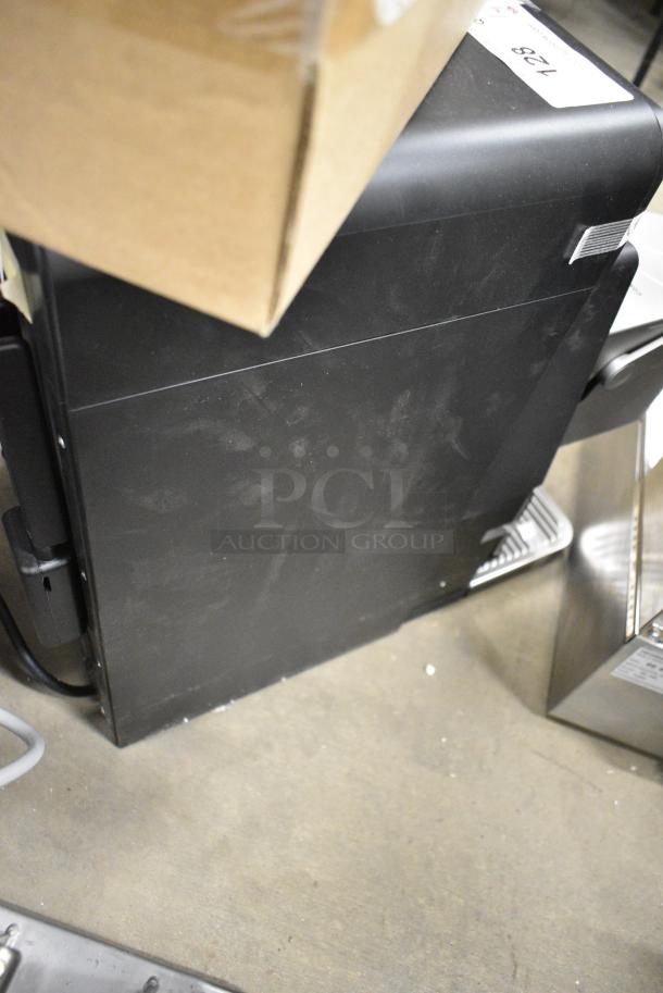 BRAND NEW SCRATCH AND DENT! Keurig® K-4500 Plumbed Single Serve Pod Cafe System with 2 Powder Hoppers. 120 Volts, 1 Phase. - Image 9 of 9