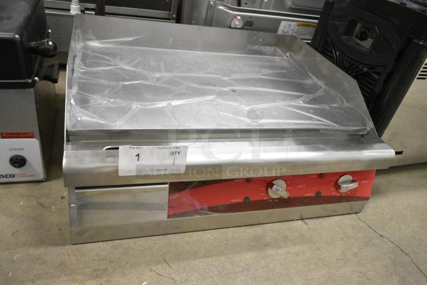 BRAND NEW SCRATCH AND DENT! Avantco 177EG24N Stainless Steel Commercial Countertop Electric Powered Flat Top Griddle. 208/240 Volts, 1 Phase. - Image 1 of 7