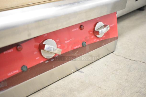 BRAND NEW SCRATCH AND DENT! Avantco 177EG24N Stainless Steel Commercial Countertop Electric Powered Flat Top Griddle. 208/240 Volts, 1 Phase. - Image 3 of 7