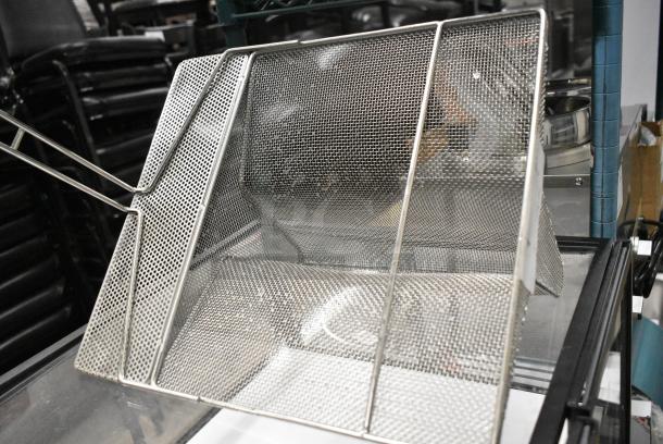 BRAND NEW SCRATCH AND DENT! Metal Fry Basket - Image 3 of 4