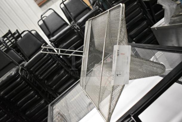 BRAND NEW SCRATCH AND DENT! Metal Fry Basket - Image 4 of 4