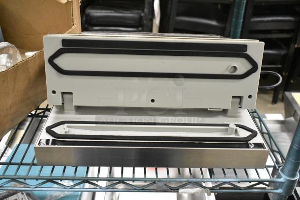 BRAND NEW SCRATCH AND DENT! Vacpak-it 186UVME12SS Vacuum Packing Machine with 12" Seal Bar, Roll Cutter and Dual Piston Dry Pump. 120 Volts, 1 Phase. Tested and Working! - Image 4 of 7
