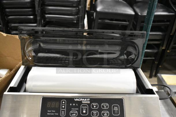BRAND NEW SCRATCH AND DENT! Vacpak-it 186UVME12SS Vacuum Packing Machine with 12" Seal Bar, Roll Cutter and Dual Piston Dry Pump. 120 Volts, 1 Phase. Tested and Working! - Image 5 of 7