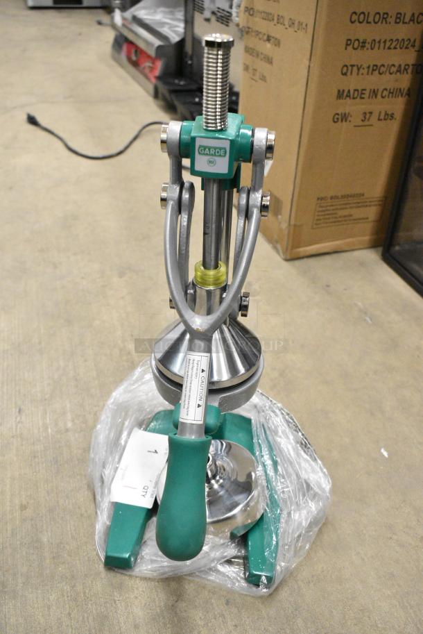 BRAND NEW SCRATCH AND DENT! Garde Metal Countertop Manual Juicer. - Image 3 of 5