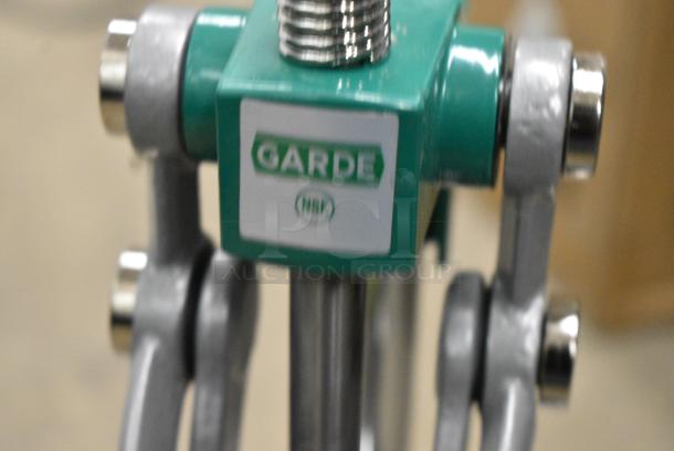 BRAND NEW SCRATCH AND DENT! Garde Metal Countertop Manual Juicer. - Image 4 of 5