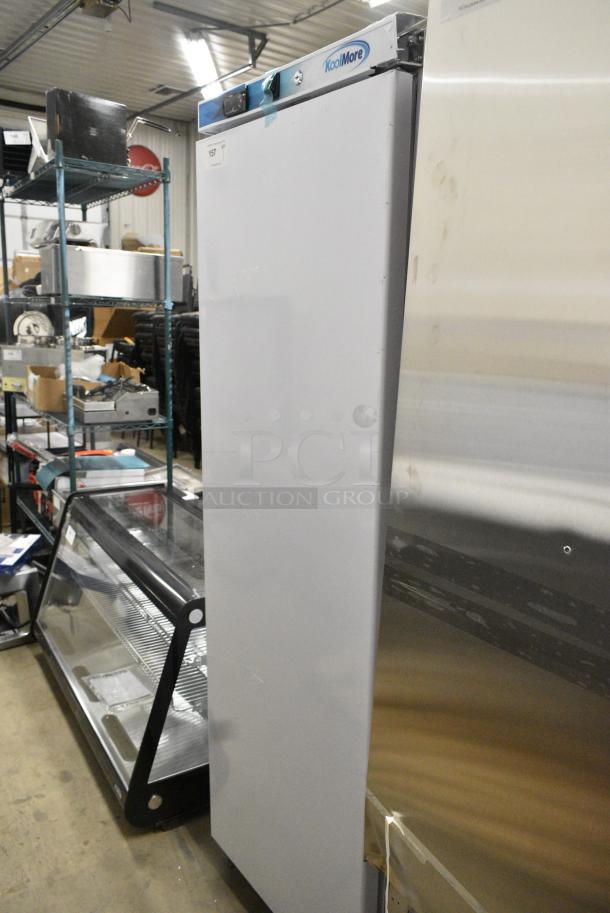 BRAND NEW SCRATCH AND DENT! KoolMore KM-RMD12WH 12 Cu. ft. Commercial Reach in Refrigerator. 115 Volts, 1 Phase. Tested and Working! - Image 3 of 7
