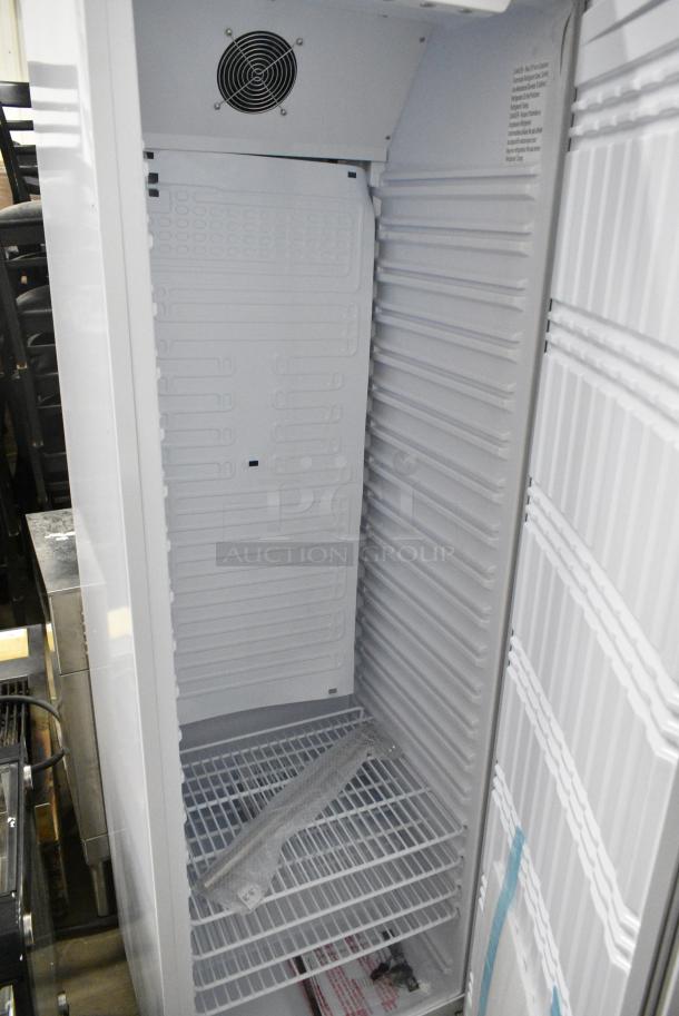 BRAND NEW SCRATCH AND DENT! KoolMore KM-RMD12WH 12 Cu. ft. Commercial Reach in Refrigerator. 115 Volts, 1 Phase. Tested and Working! - Image 5 of 7
