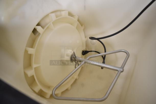 BRAND NEW SCRATCH AND DENT! 2024 Avantco 194HBN12022 22" Wide Hotel Ice Dispenser 120 lb. Capacity. 115 Volts, 1 Phase. - Image 3 of 5