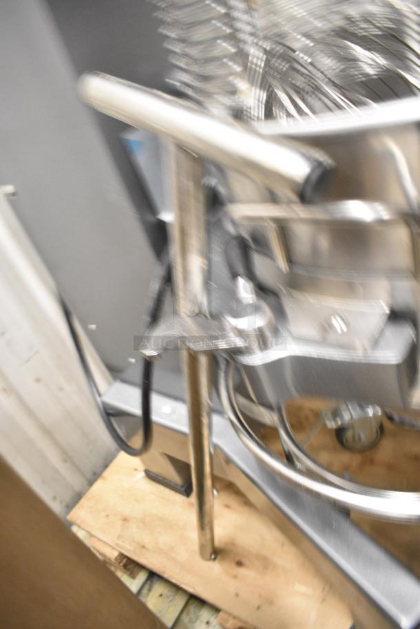 BRAND NEW SCRATCH AND DENT! Avantco MX60 Metal Commercial Floor Style 60 Quart Planetary Dough Mixer w/ Stainless Steel Mixing Bowl, Bowl Guard, Bowl Dolly, Paddle and Whisk Attachments. 240 Volts, 3 Phase. - Image 5 of 11