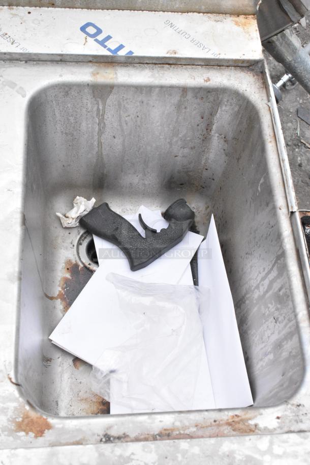 Stainless Steel 3 Bay Sink w/ Faucet and Handles. - Image 4 of 6