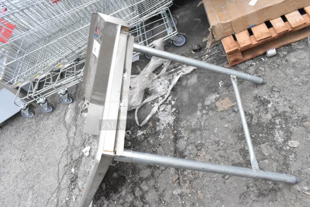 Stainless Steel Commercial Clean Side Right Side Dish Table. - Image 2 of 4