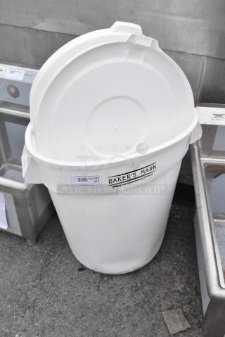 Bakers Mark White Poly Trash Can w/ 4 Lids.