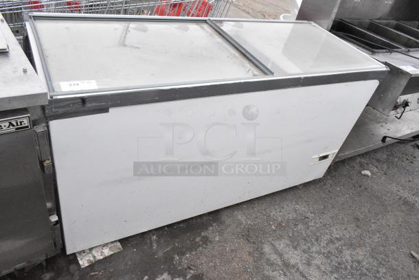Vestfrost SCF1712DT Metal Chest Freezer Merchandiser. 115 Volts, 1 Phase. - Image 1 of 6