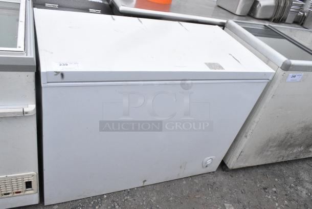 Frigidaire FFFC09M1RW Chest Freezer w/ Hinge Lid. 115 Volts, 1 Phase. - Image 1 of 4