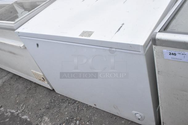 Frigidaire FFFC09M1RW Chest Freezer w/ Hinge Lid. 115 Volts, 1 Phase. - Image 2 of 4