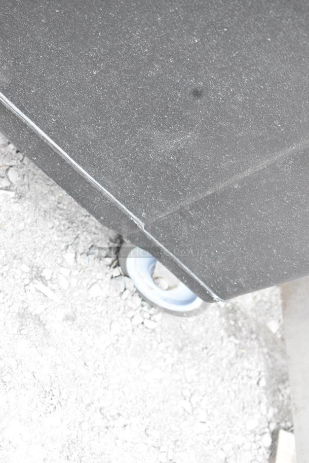 Carlisle Poly Portable Ice Bin on Commercial Casters. - Image 3 of 5