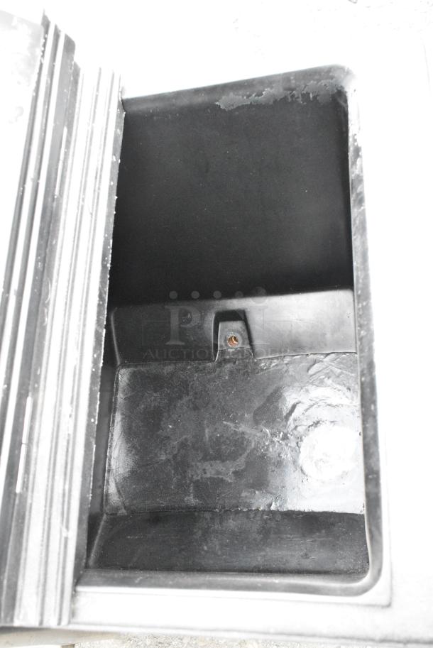 Carlisle Poly Portable Ice Bin on Commercial Casters. - Image 5 of 5
