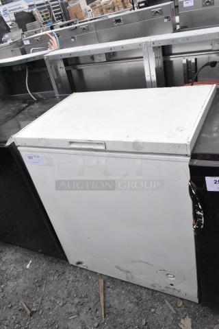 Insignia NS-CZ50WH6 Chest Freezer w/ Hinge Lid. 115 Volts, 1 Phase.