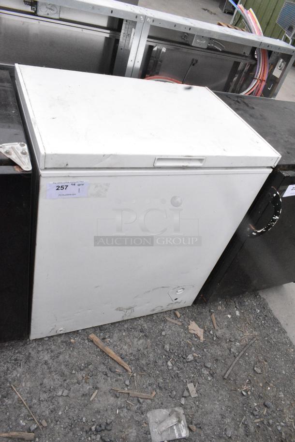 Insignia NS-CZ50WH6 Chest Freezer w/ Hinge Lid. 115 Volts, 1 Phase. - Image 2 of 5