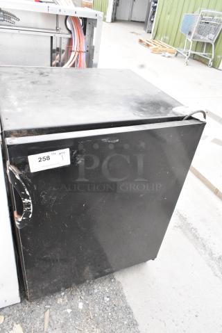 Accucold FF7B Mini Cooler. 115 Volts, 1 Phase.