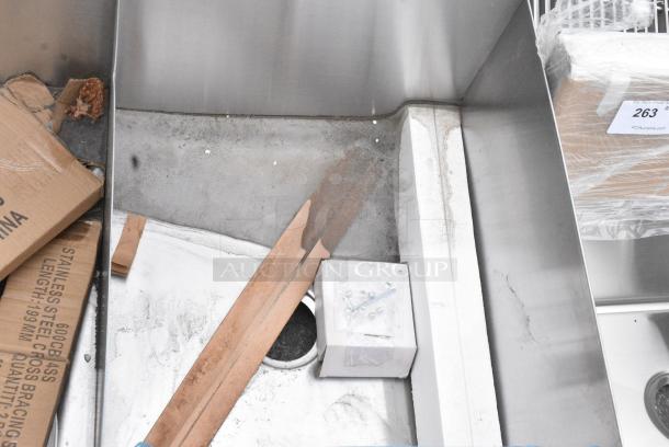 BRAND NEW SCRATCH AND DENT! Stainless Steel 2 Bay Sink. - Image 3 of 3