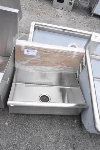 BRAND NEW SCRATCH AND DENT! Stainless Steel Single Bay Sink. No Legs.