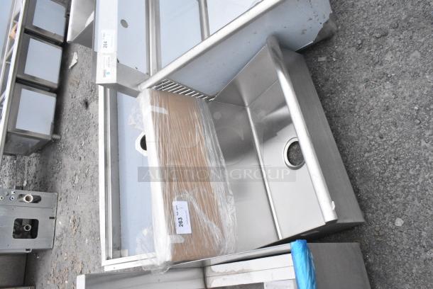 BRAND NEW SCRATCH AND DENT! Stainless Steel Single Bay Sink. No Legs. - Image 2 of 4