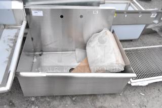 BRAND NEW SCRATCH AND DENT! Stainless Steel Single Bay Sink. No Legs.