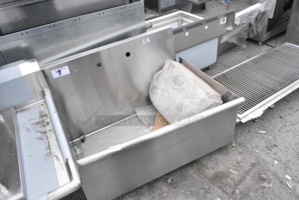 BRAND NEW SCRATCH AND DENT! Stainless Steel Single Bay Sink. No Legs. - Image 3 of 4