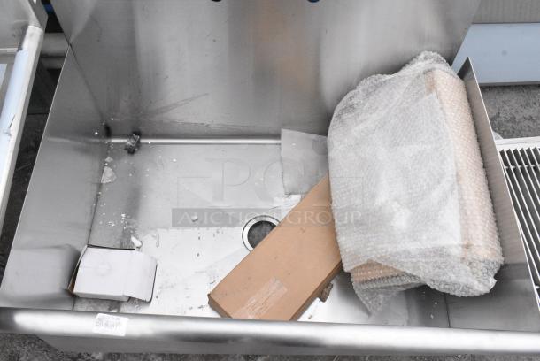 BRAND NEW SCRATCH AND DENT! Stainless Steel Single Bay Sink. No Legs. - Image 4 of 4