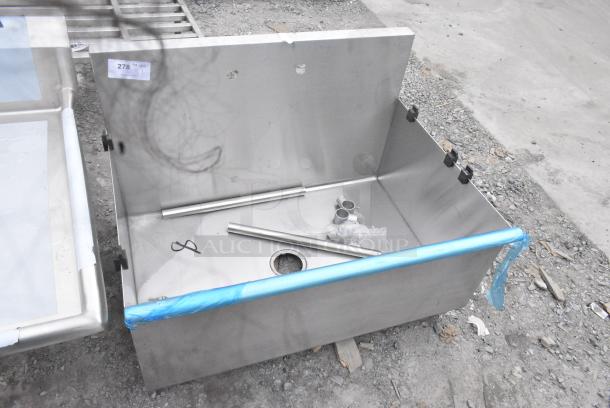 BRAND NEW SCRATCH AND DENT! Stainless Steel Single Bay Sink. No Legs. - Image 1 of 3