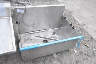 BRAND NEW SCRATCH AND DENT! Stainless Steel Single Bay Sink. No Legs.