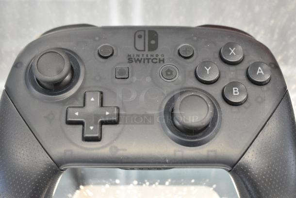 BRAND NEW IN BOX! Nintendo Switch Pro Controller - Image 4 of 8