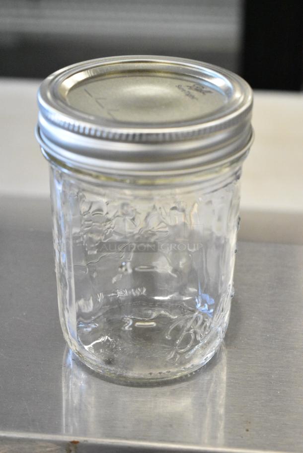 ALL ONE MONEY! Various Lot Including White Baskets and 6 Ball Mason Jar w/ Lid - Image 5 of 9