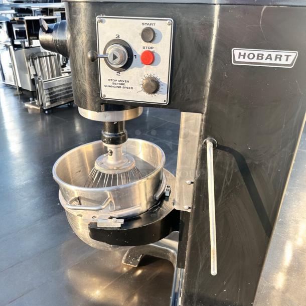 Excellent Hobart D-330 30 Qt Commercial Mixer – 208V – Tested & Working! - Image 6 of 8