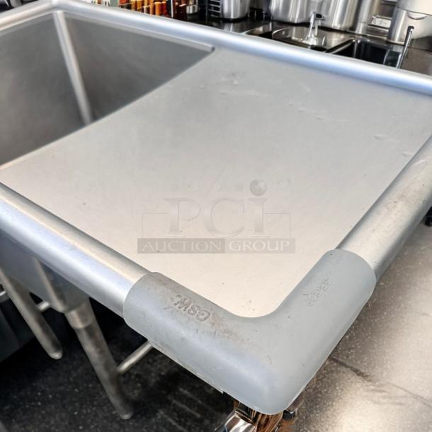 Excellent Condition GSW Stainless Steel Sink with Side Draining Boards – NSF Certified – Tested & Working! - Image 3 of 5
