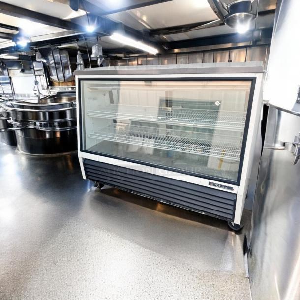 Excellent True TSID-72-2 Refrigerated Display Case – 115V – Tested and Working! - Image 2 of 10
