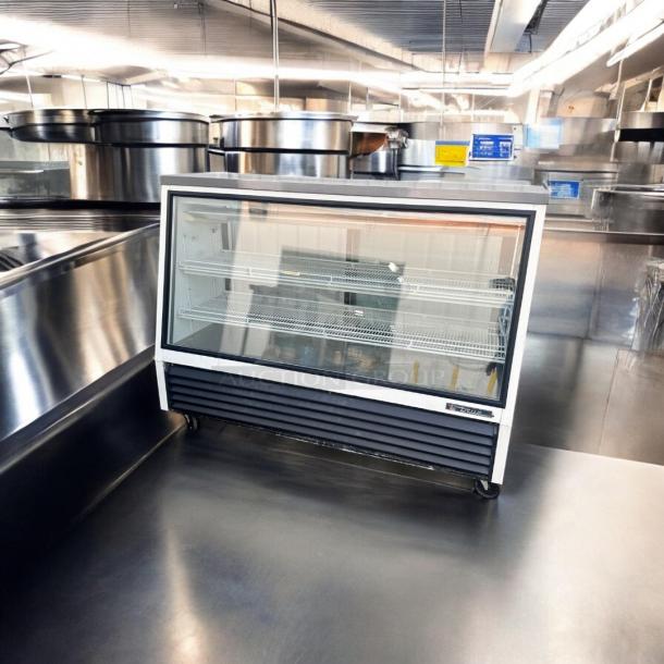 Excellent True TSID-72-2 Refrigerated Display Case – 115V – Tested and Working! - Image 3 of 10