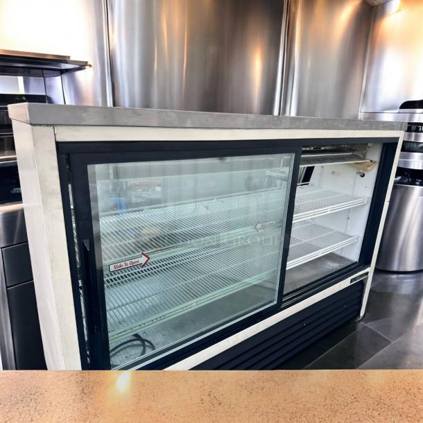 Excellent True TSID-72-2 Refrigerated Display Case – 115V – Tested and Working! - Image 7 of 10