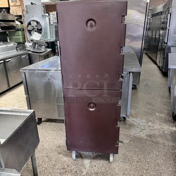 Excellent Cambro Double Insulated Food Holding Hot Box - Image 1 of 7