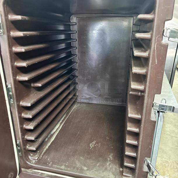 Excellent Cambro Double Insulated Food Holding Hot Box - Image 5 of 7