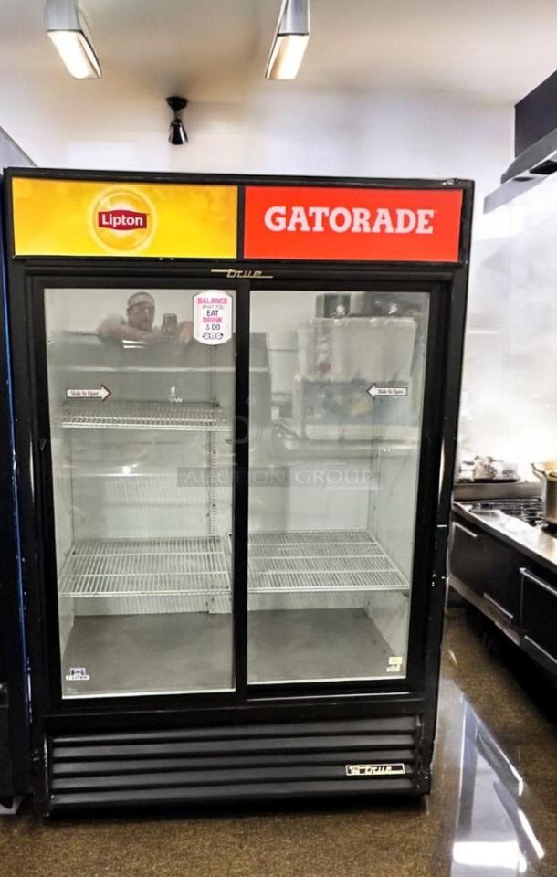Excellent Condition True GDM-45 Glass Door Refrigerator – 115V – Tested & Working! - Image 2 of 7