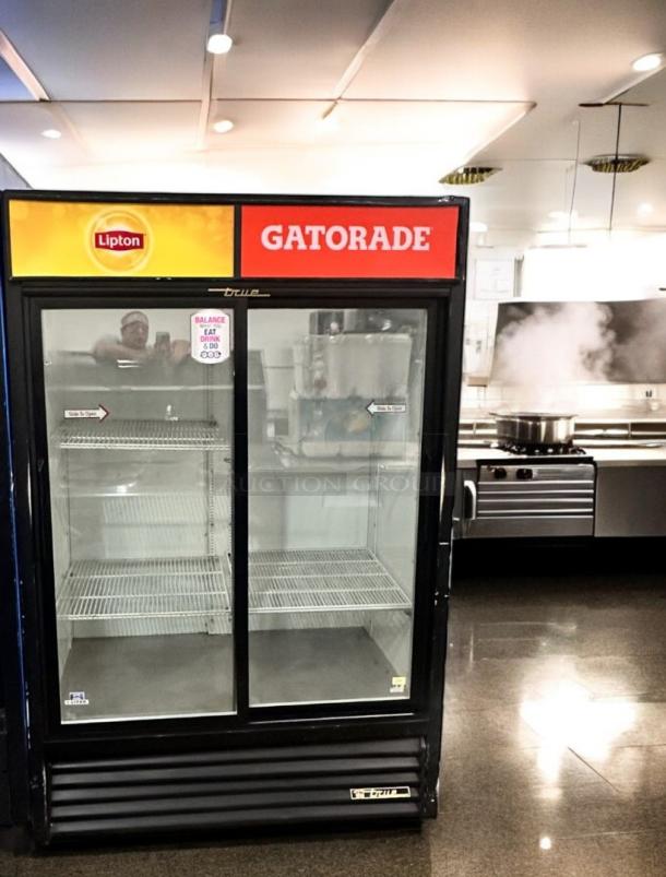 Excellent Condition True GDM-45 Glass Door Refrigerator – 115V – Tested & Working! - Image 4 of 7