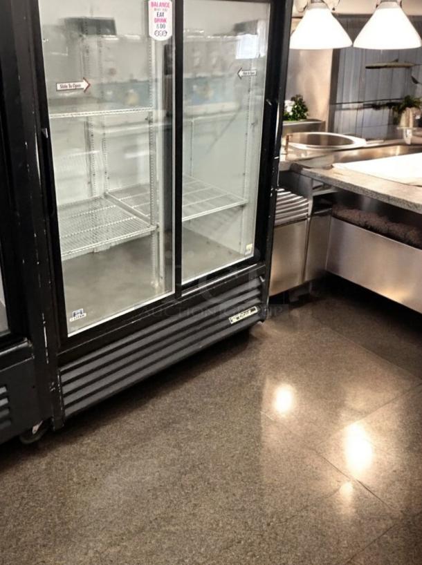 Excellent Condition True GDM-45 Glass Door Refrigerator – 115V – Tested & Working! - Image 5 of 7