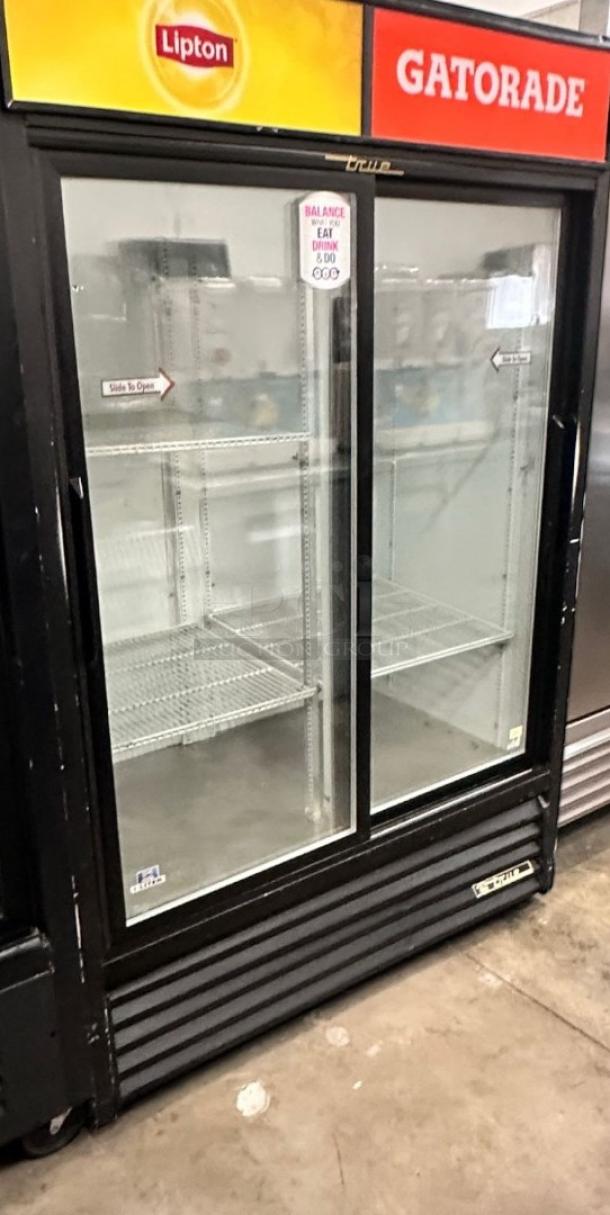 Excellent Condition True GDM-45 Glass Door Refrigerator – 115V – Tested & Working! - Image 6 of 7