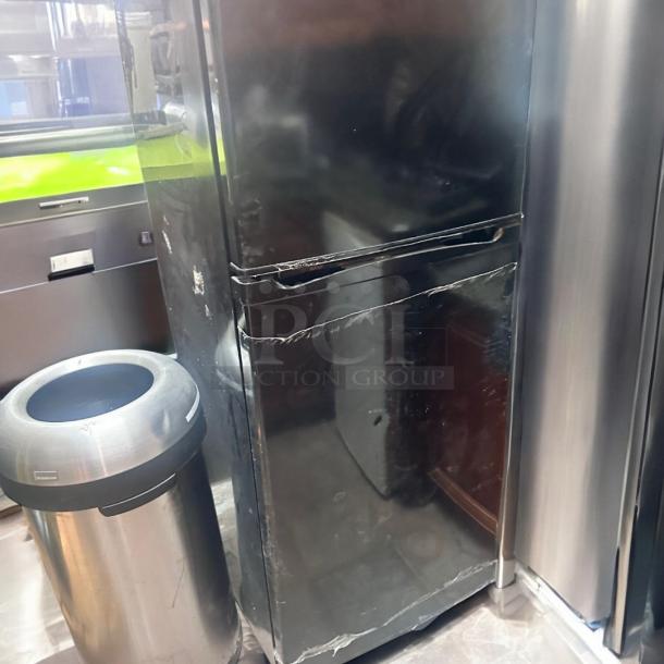 Used Magic Chef Top-Freezer Refrigerator – 115V – Tested & Working! - Image 4 of 6
