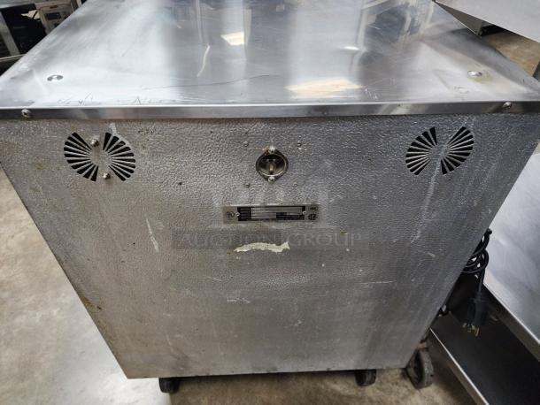 Excellent Condition Alto-Shaam 750-CTUS Hot Food Holding Cabinet – 120V – Tested & Working! - Image 6 of 7