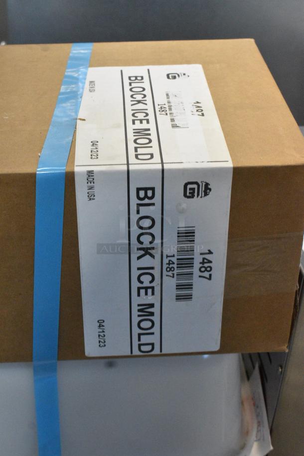 BRAND NEW SCRATCH AND DENT! Gold Medal 1087DC Battery Operated Block Ice Shaver w/ V-Belt Pulley & Safety Switch. Holds 6-12 lb Ice Blocks. Cannot Test Due To Plug Style - Image 2 of 7