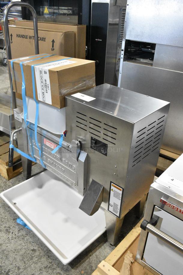 BRAND NEW SCRATCH AND DENT! Gold Medal 1087DC Battery Operated Block Ice Shaver w/ V-Belt Pulley & Safety Switch. Holds 6-12 lb Ice Blocks. Cannot Test Due To Plug Style - Image 4 of 7