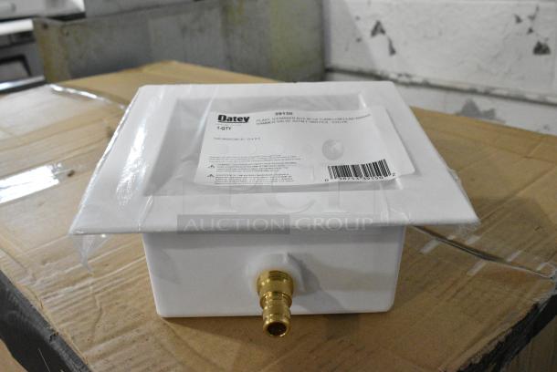 6 BRAND NEW SCRATCH AND DENT! Oatey 39150 Square Expansion PEX Ice Maker Outlet Box w/ Water Hammer Arrestor. 6 Times Your Bid! - Image 1 of 5